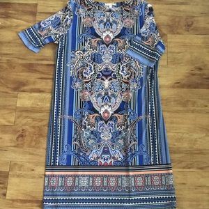 Women’s patterned shift dress